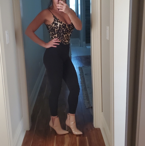 🚩SOLD!🚩Schutz Adilene booties size 7 - Picture 10 of 13